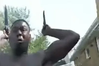 Poignardé pour avoir défendu sa copine d’un duo exotique !